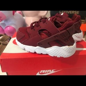 toddler nike huarache run. Size 5. NEVER WORN